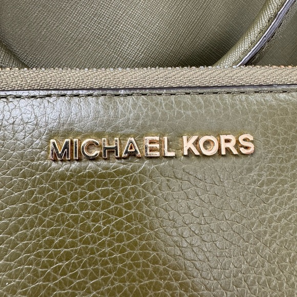 Michael Kors Savannah Satchel olive green leather bag with wallet/wristlet. Set - Picture 16 of 16